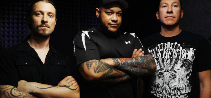 Дебютный альбом Devil You Know появился в сети